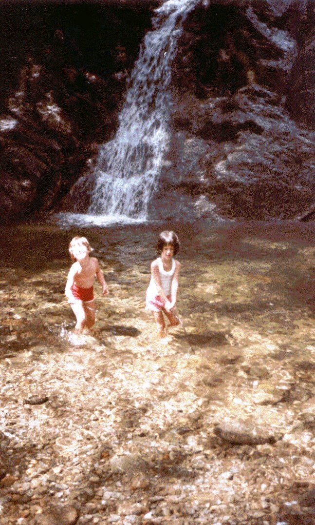 83kidswtrfall